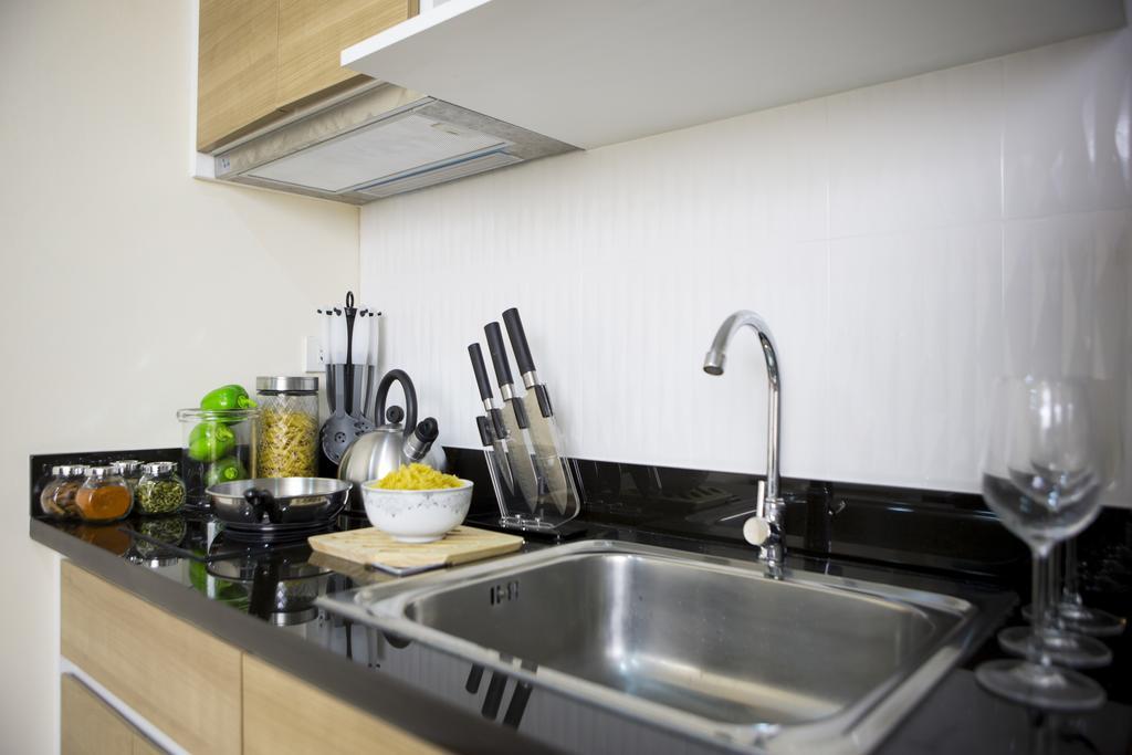 Bbg Seaside Luxurious Service Apartment Бангсен Номер фото